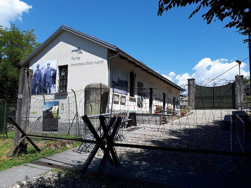 Entry building to the fort